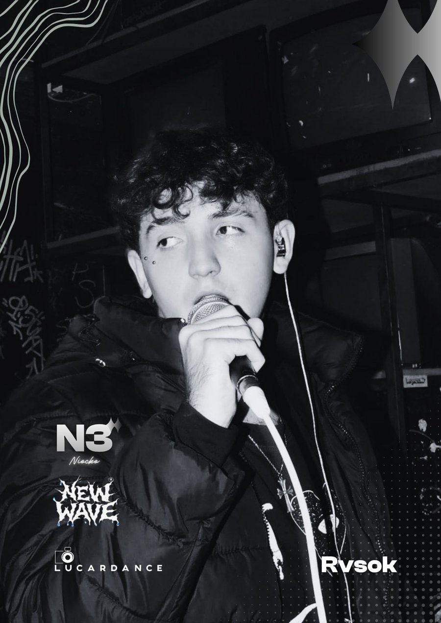 Rvsok cantando en N3 Backstage, foto de Lucardance